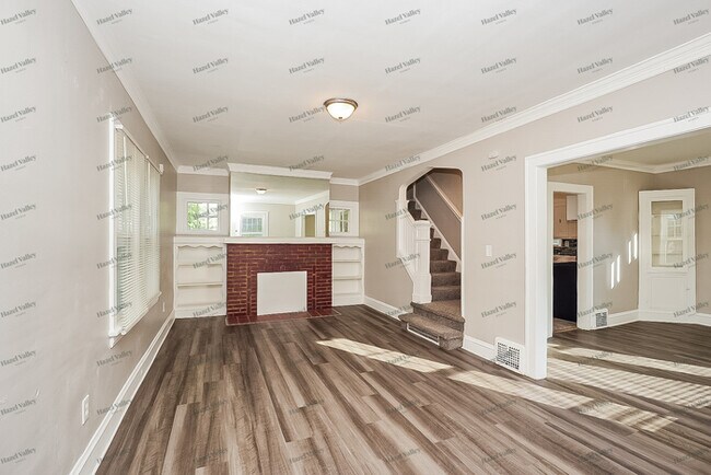 Building Photo - 1071 Selwyn Rd