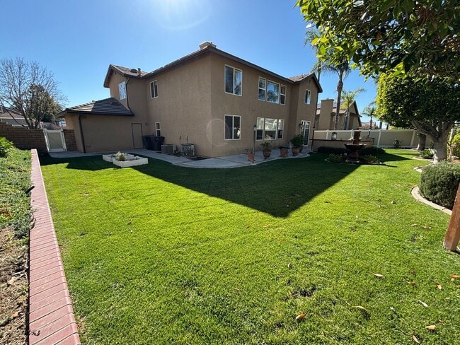 Building Photo - Gorgeous and spacious 5 bedroom FURNISHED home in Canyon Crest for rent!