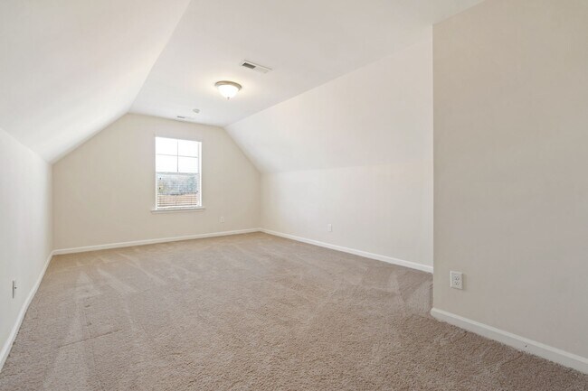 Building Photo - Amazing location in Durham-Pool, Tennis Courts, Gym!