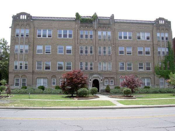 Building Photo - 14901 Lake Ave