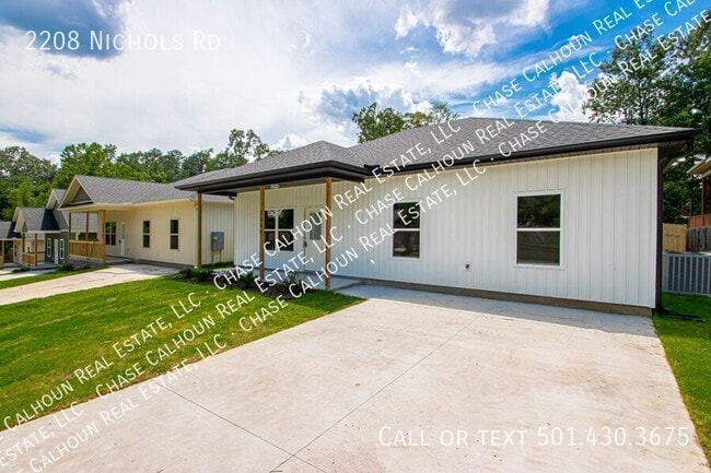 Building Photo - 2208 Nichols Rd