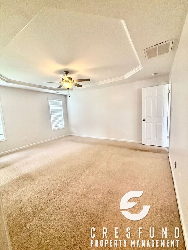 Building Photo - Freshly Painted and Spacious 4 Bedroom, 3 ...