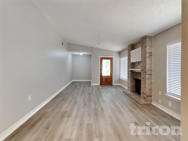 Building Photo - 16635 Saltgrass St