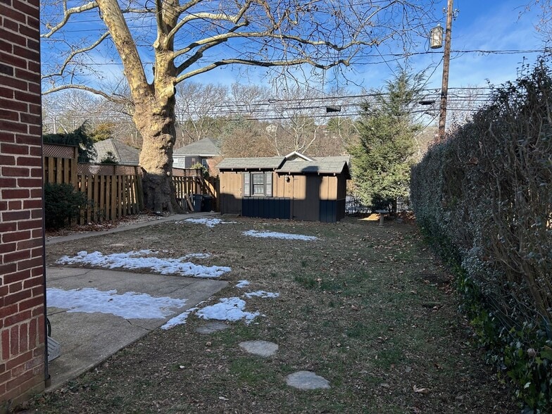 Building Photo - 1407 Delaware Ave