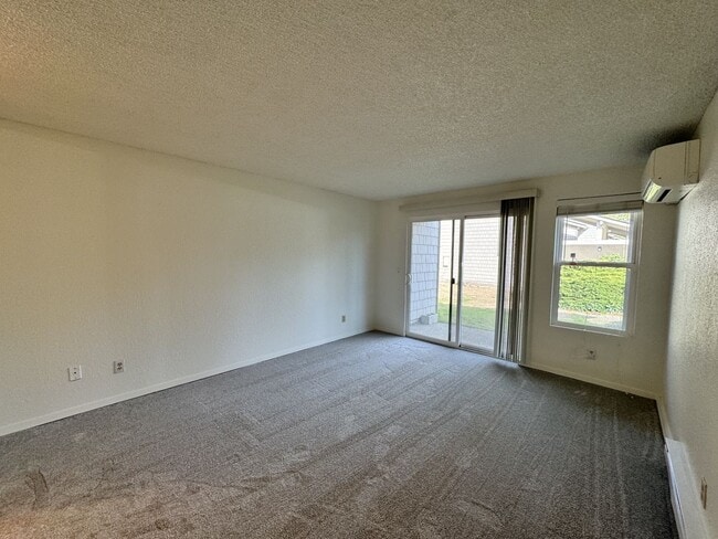 Building Photo - 14649 NE 35th St