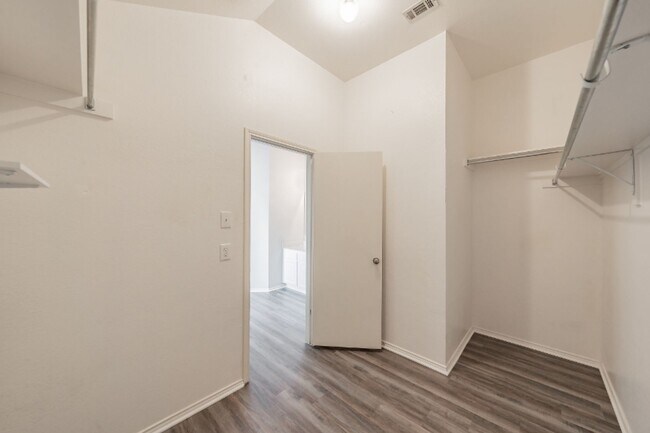 Building Photo - 636 Saddleway Dr