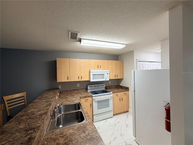 Building Photo - 145 Ocean Bluff Dr