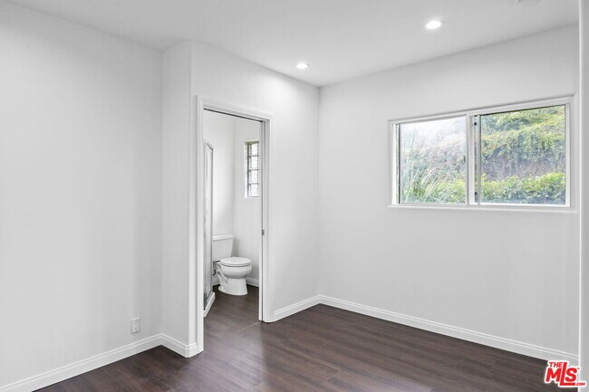 Building Photo - 350 Chautauqua Blvd