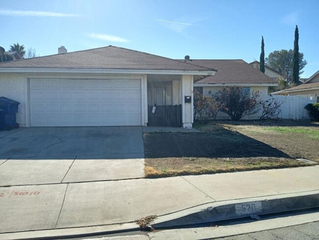 Primary Photo - Lovely 4 bedroom