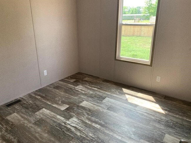 Building Photo - 16496 Dunhill Ln