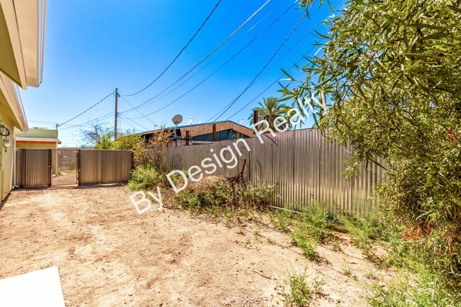 Building Photo - 615 E Helen St