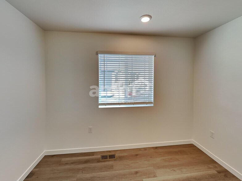 Building Photo - 26186 E Calhoun Pl