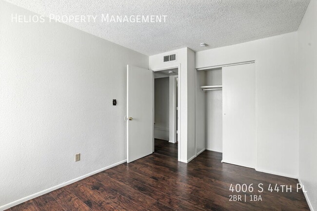 Building Photo - 4006 S 44th Pl