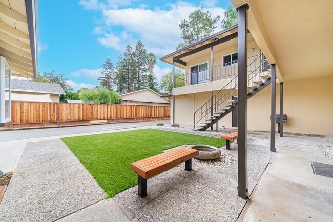 Building Photo - 22434 Salem Ave