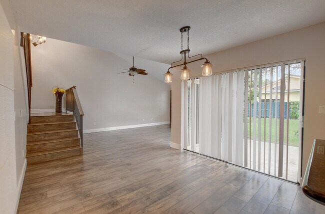 Building Photo - 6165 Belleza Ln