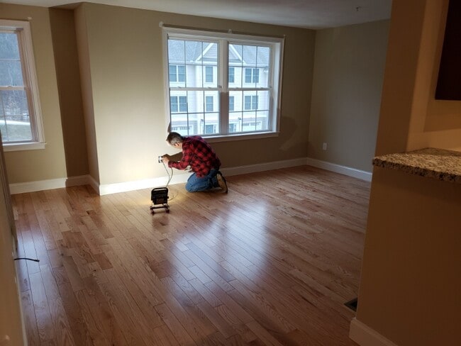 Building Photo - 10 Cardigan Ct