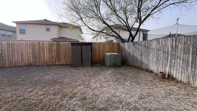 Building Photo - * Make this spacious home in Helotes off B...