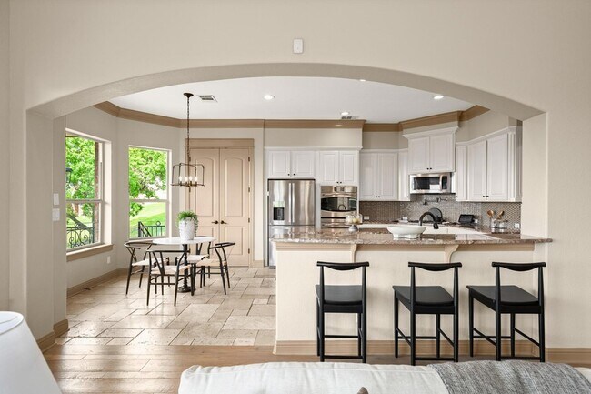 Building Photo - 2502 Highland Trail