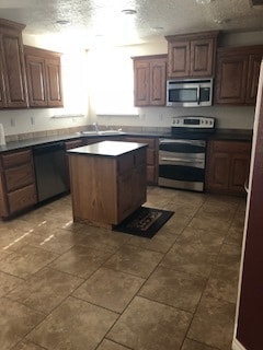 Building Photo - NEWER HOME ON QUIET STREET