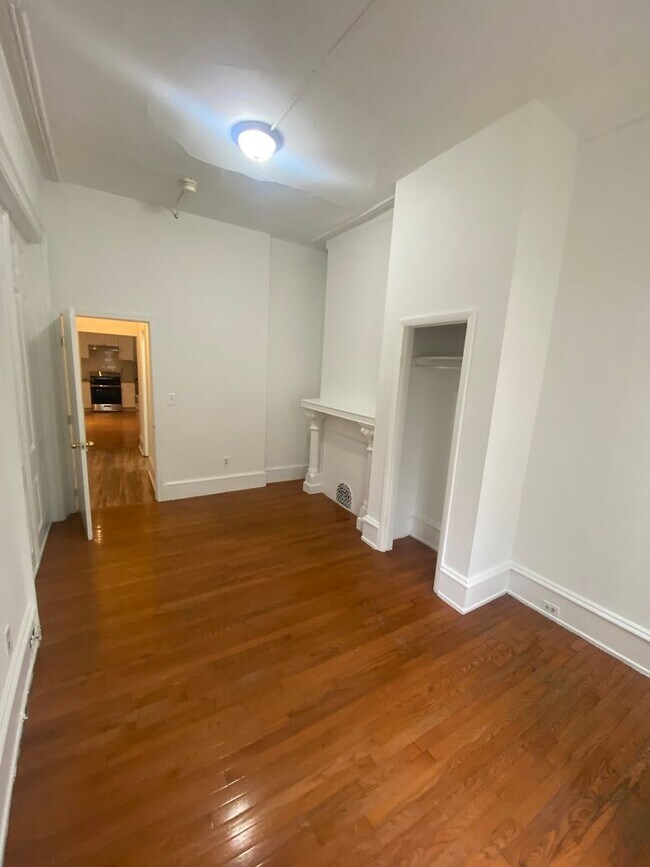 Building Photo - 1739 W Diamond St