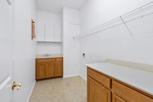 Building Photo - Spacious 3-Bed, 2-Bath Single Level Home
