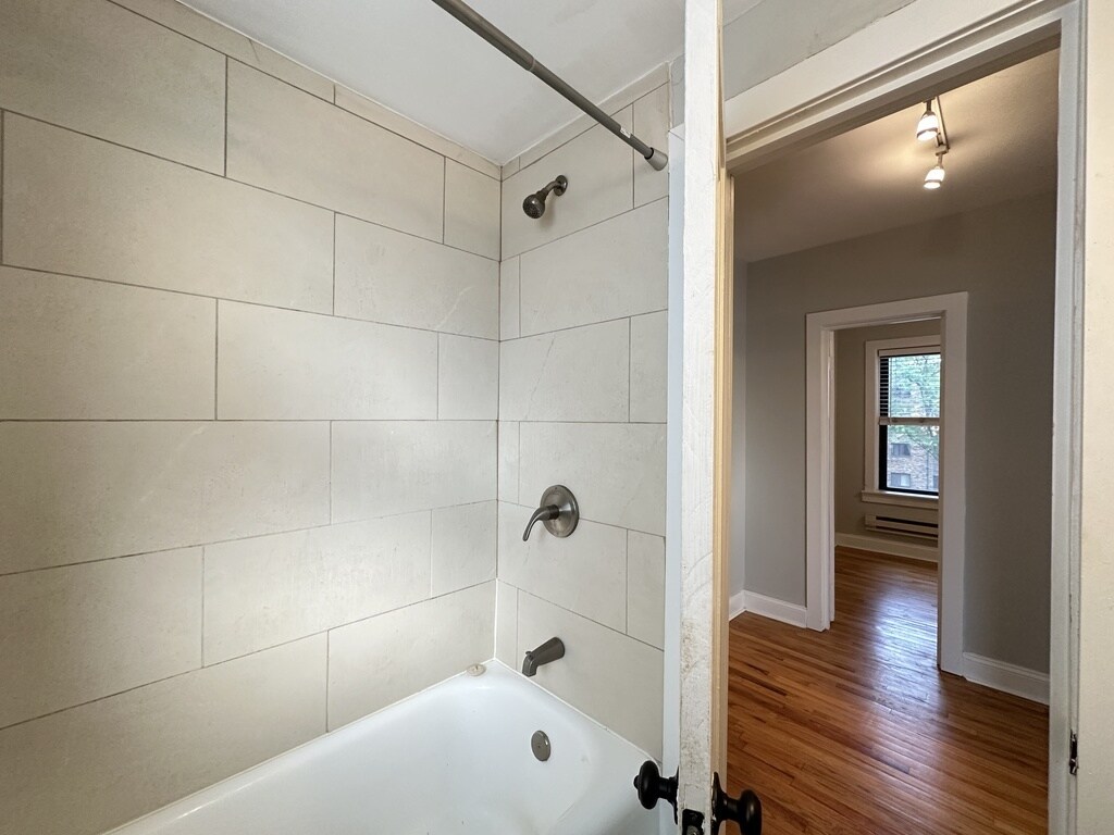 Building Photo - 618 W Patterson Ave