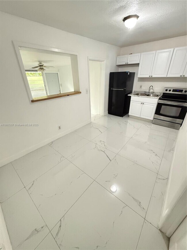 Primary Photo - 200 N 61st Ave