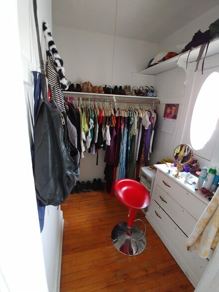 Walk-in closet - 3100 Elliot Avenue