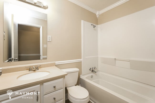 Building Photo - 355 Parkwood Ave