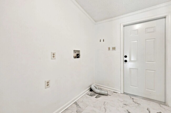 Building Photo - 135 Virginia Ln