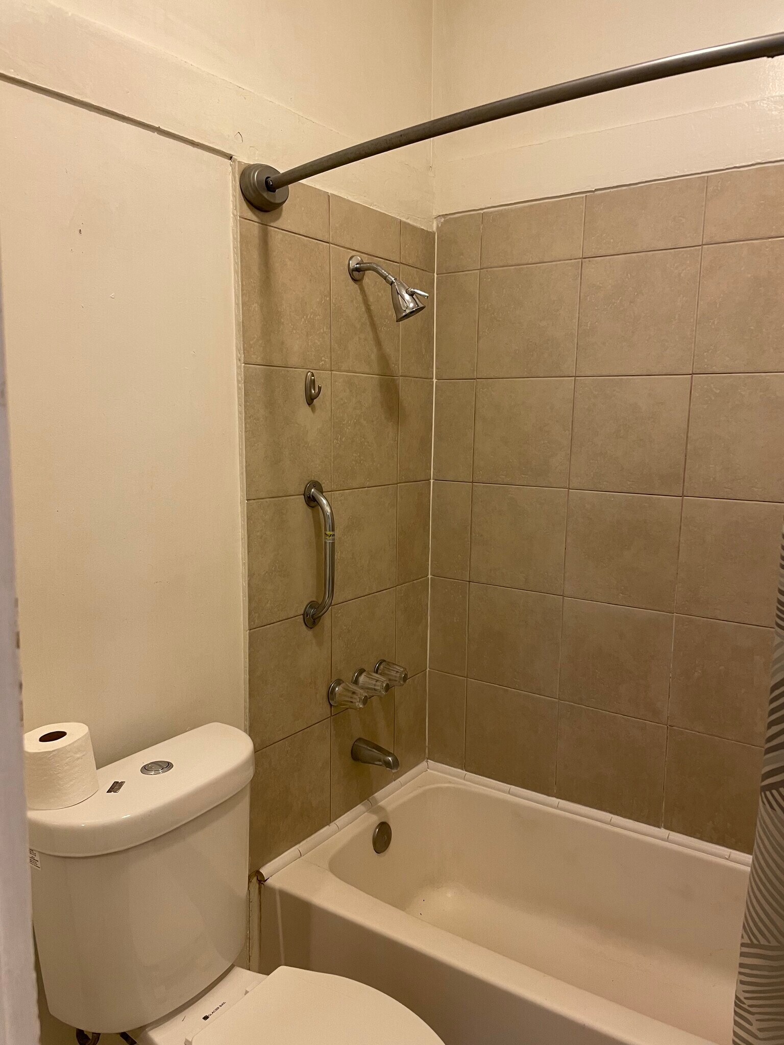 Building Photo - 1243 N Edgemont St