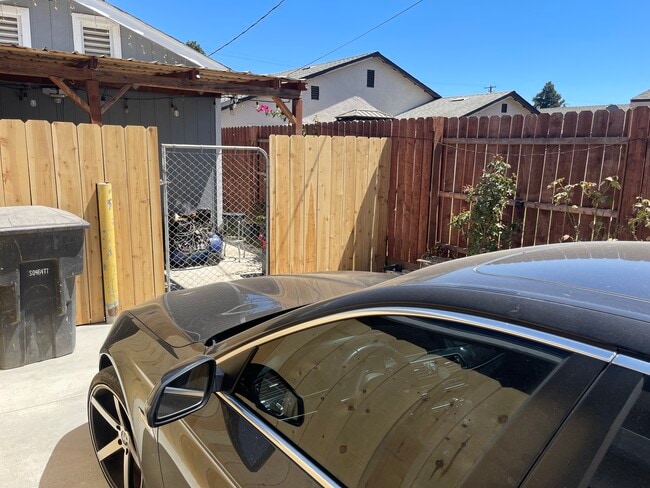Building Photo - 2529 Crommelin Ave