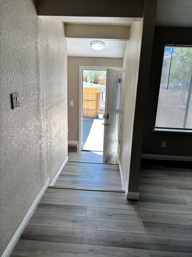 Building Photo - COMPLETELY REMODELED - THIS ONE WON'T LAST...