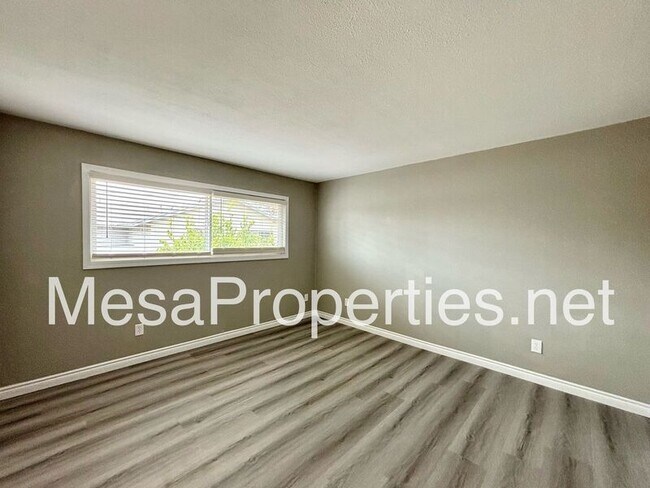 Building Photo - 1749 E Fairfield Ct