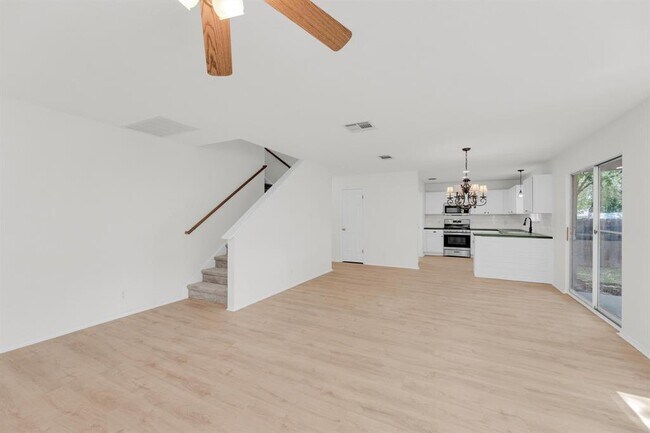 Building Photo - 104 Presidio Dr