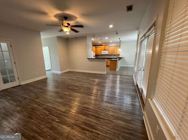 Building Photo - 203 Waters Edge Dr