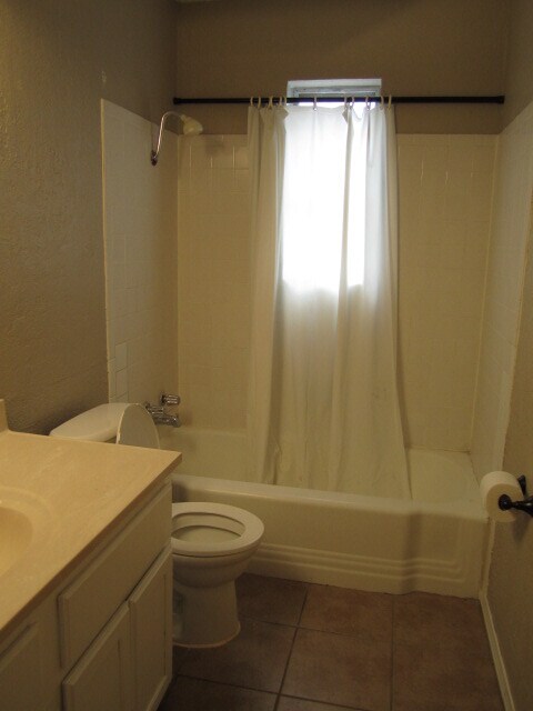 Building Photo - 4029 N Nicklas Ave