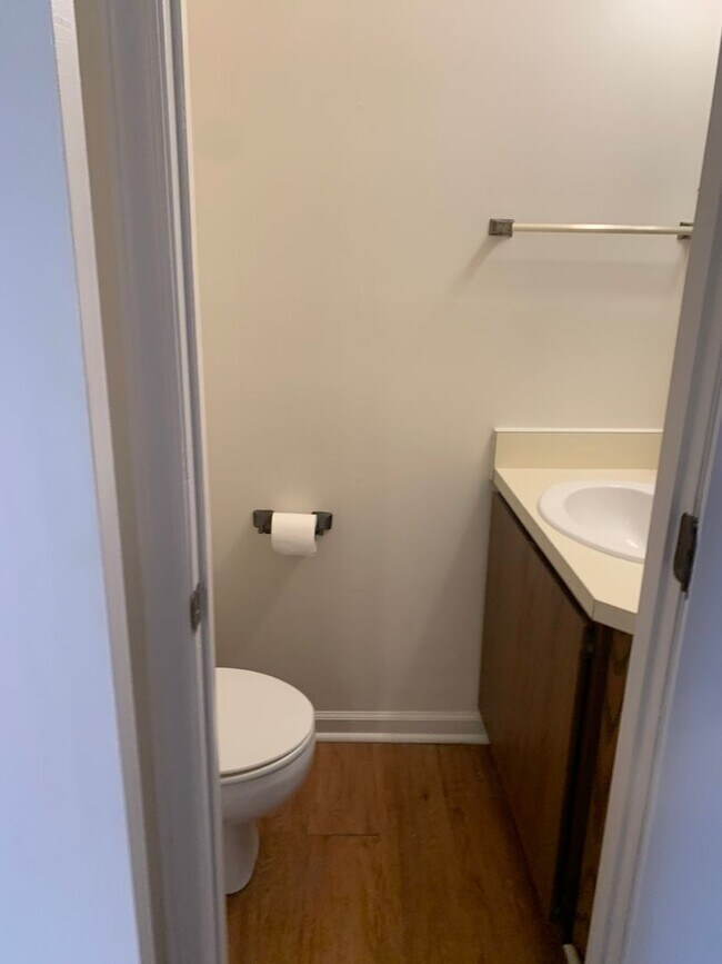 Building Photo - 6901g