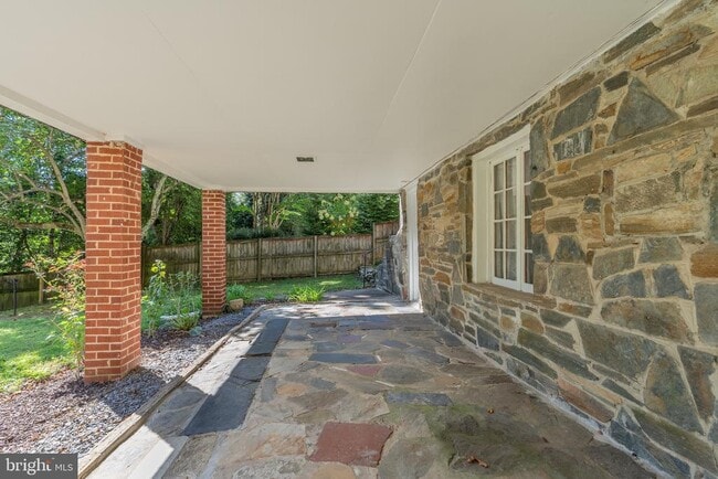 Building Photo - 6221 Walhonding Rd