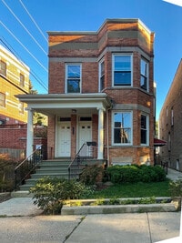 Building Photo - 1613 W Berwyn Ave
