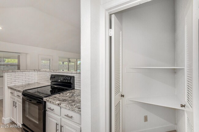 Building Photo - 7139 W McRae Way