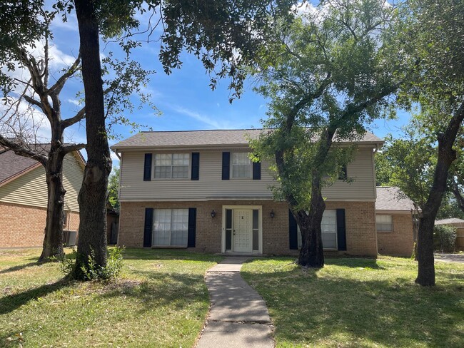Building Photo - Bryan - 4 Bedroom - 2 bath - 2 story House with attached garage