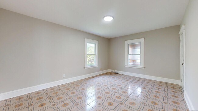 Building Photo - 907 New Britain Ave