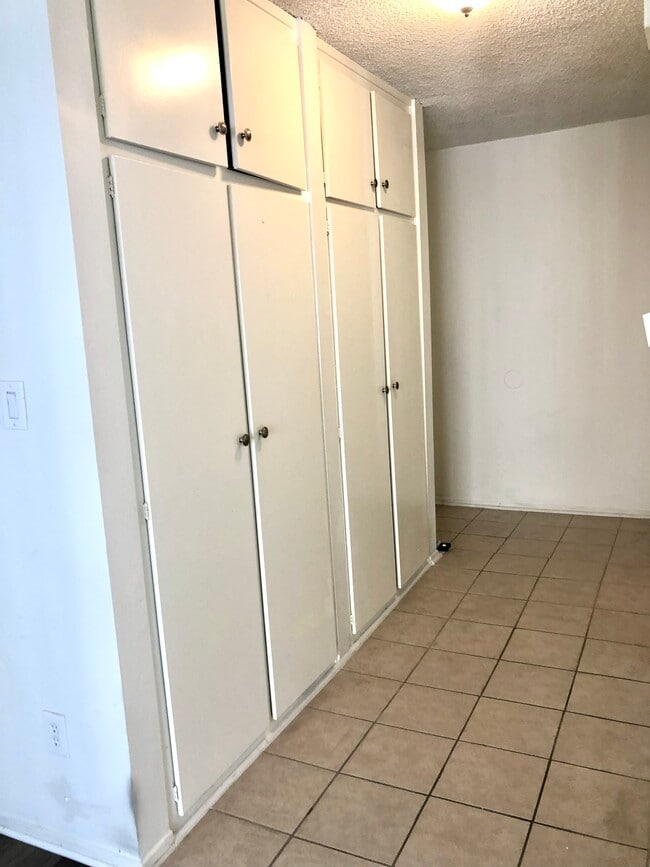 Unit Nº22 - Entryway Cabinets - 3739 Clarington Ave