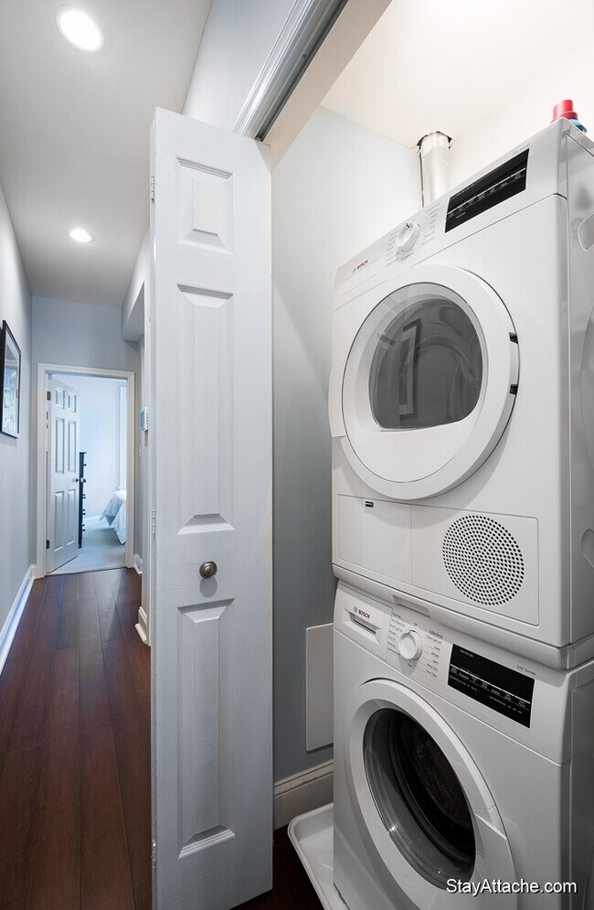 Building Photo - 1724 21st St NW