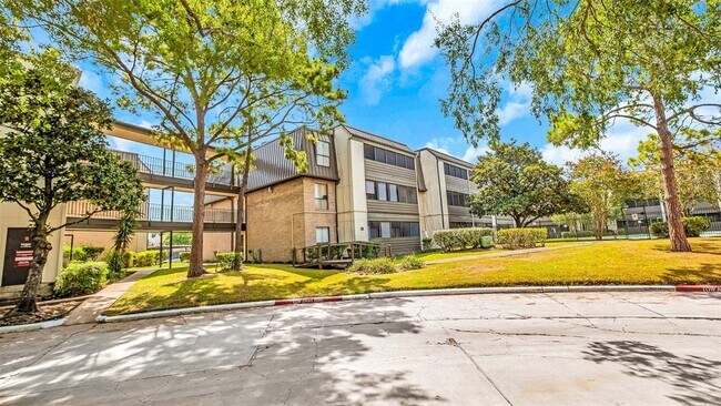 Building Photo - 3035 Walnut Bend Ln