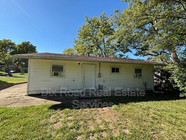 Building Photo - 1422 Honeybee Dr