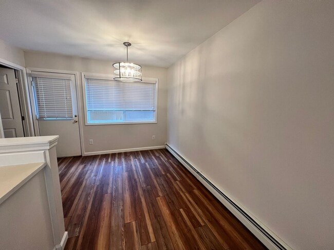 Building Photo - Gorgeous 2 Bed 1.5 Bath Condo For Rent