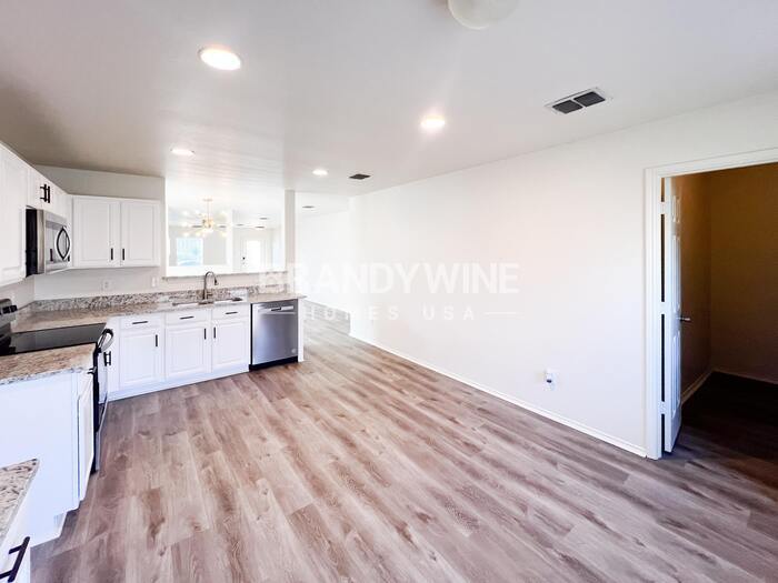 Building Photo - 523 Indian Paintbrush Dr