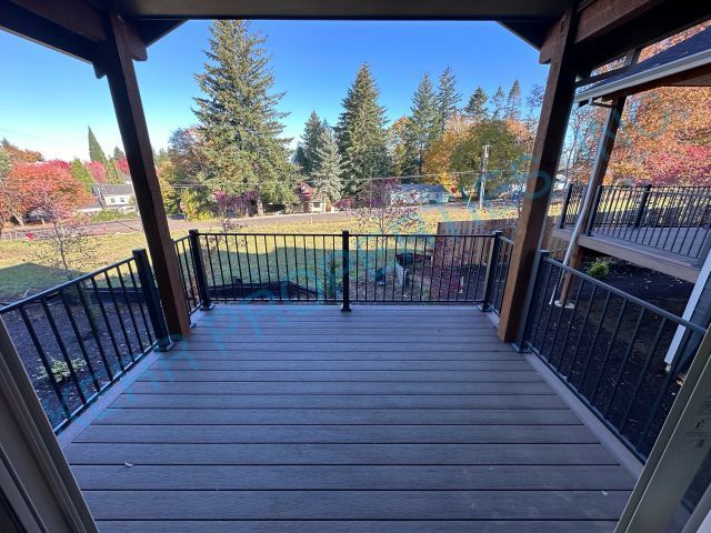 Building Photo - FREE RENT!Charming 3-Bed Townhouse Retreat with 2.5 Baths on Pleasant St, Sandy!